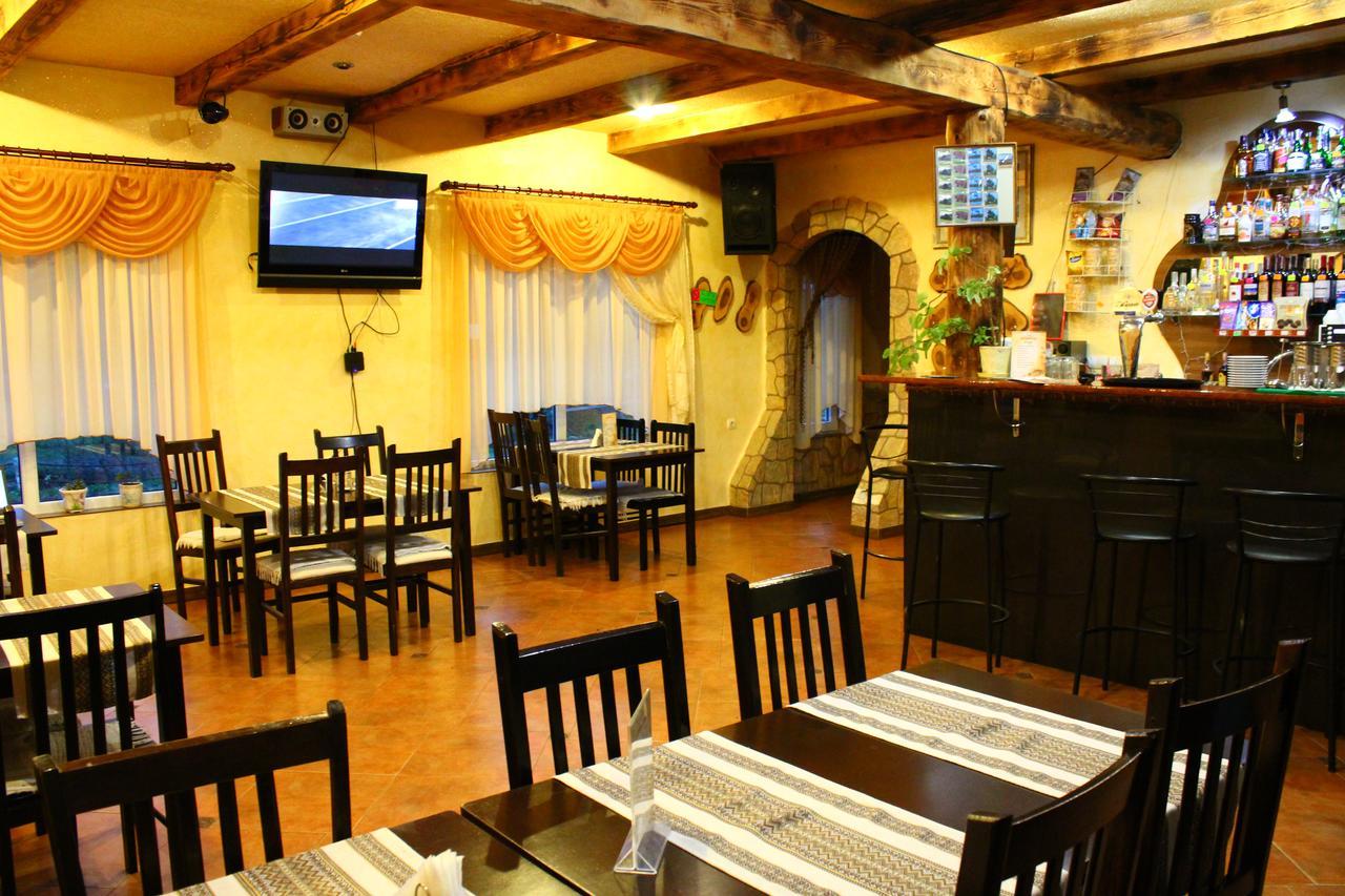 "Lian" Family Hotel & Restaurant Volosyanka  Exterior photo